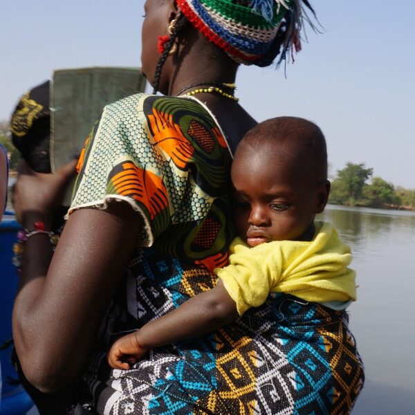 woman, child, carrying-302551.jpg
